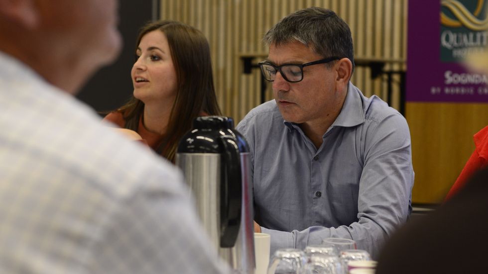 PASSERT: Kjetil Kvåle (til høgre) vart passert av Henny Kristin Navarsete (til venstre) på Ap-lista.