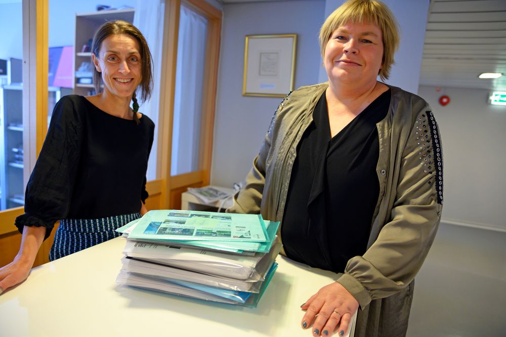 Trude Hansen og Elin Floberghagen i Norsk Presseforbund gleder seg over det nye digitale saksbehandlingssystemet for PFU.