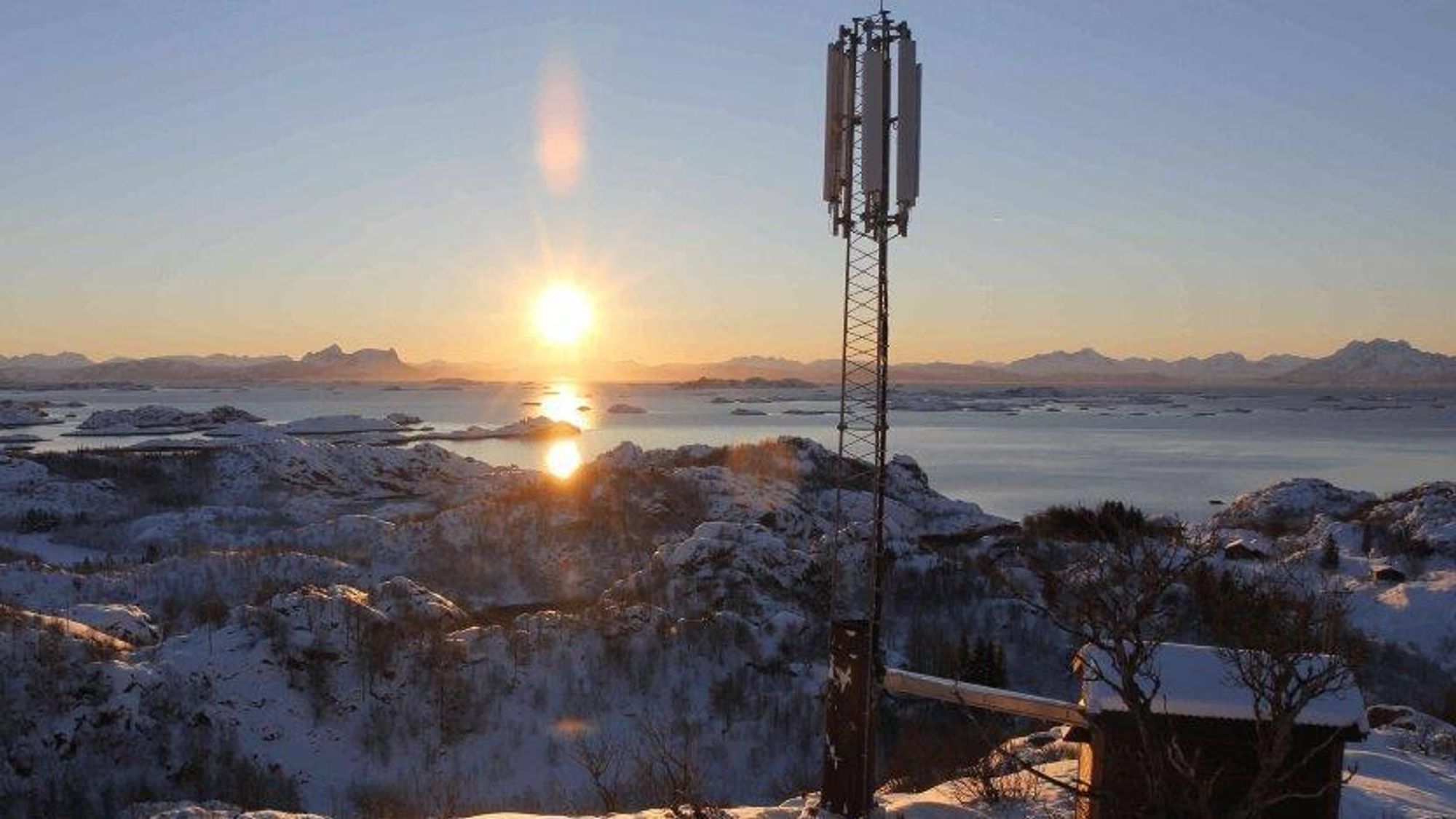 Japanske Docomo ønsker å bruke utstyr fra ulike leverandører av radioutstyr, blant annet fordi de er flinke på ulike ting, eksempelvis er noen bedre på dekning, andre på å lage små enheter for veggmontering i byer. Bildet er av en av Telenors basestasjoner.