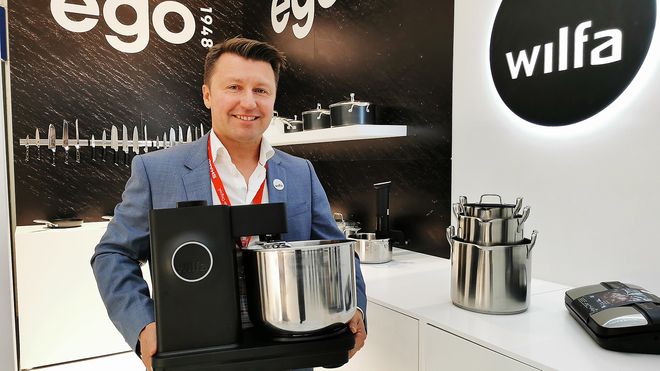 KJØKKENTØY OG BAKEMASKIN FRA WILFA