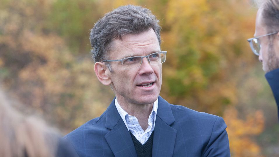Telenor Norge-sjef Petter-Børre Furberg sier det er fornuftig av regjeringen å stimulere til mobildekning i spredt bebodde strøk.