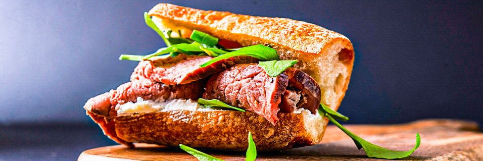 Putt biffen i en baguette og middagen er servert