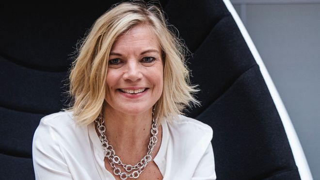 Gulliksen i en kontorstol av type "egg"