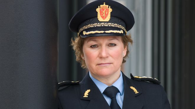 Går av som politimester