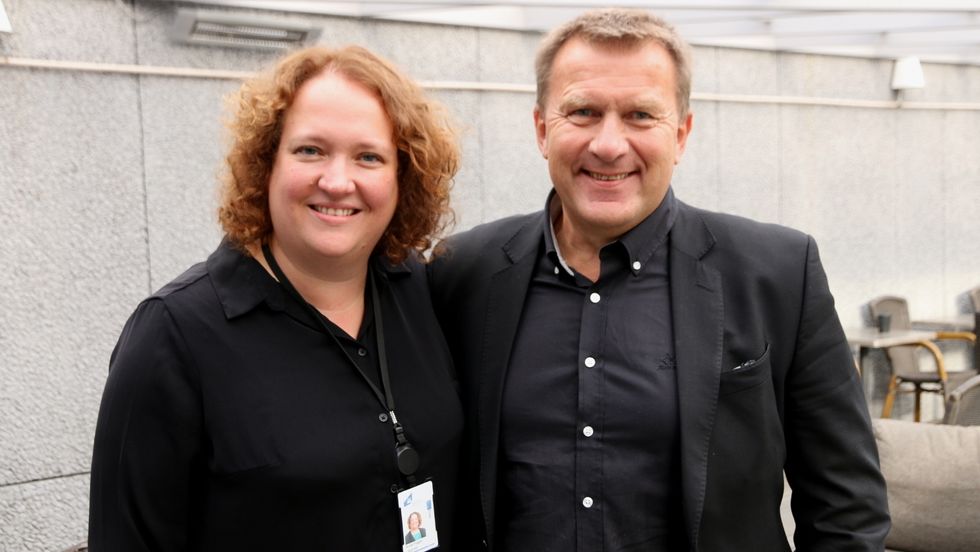 NØGD DUO: Sparebanken Sogn og Fjordane føler dei har fått ein god start på satsinga i Årdal. Frå venstre: kunderådgjevar Anita Lægreid og banksjef Jan Petter Vadheim.