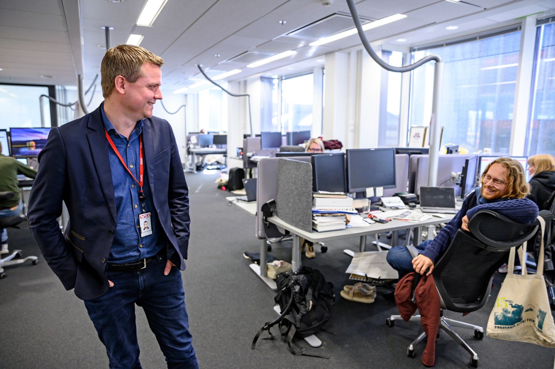 Lars Håkon Grønning (til venstre) forlater jobben som nyhetssjef i VG for å bli nyhetsredaktør i E24. En av VG-journalistene han vil savne er graveren Ola Haram.