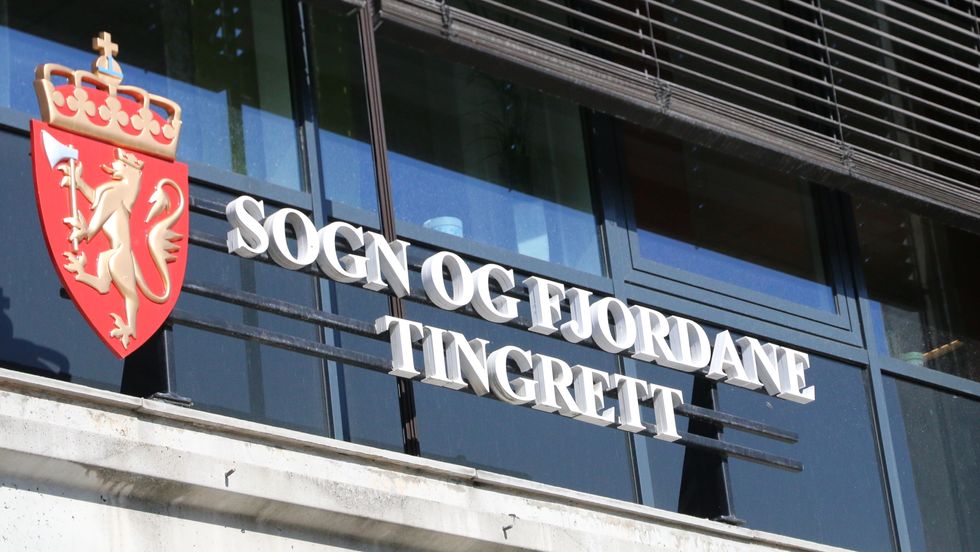 TILTALT: Ein sogning må stilla for tingretten tiltala for uaktsam køyring.