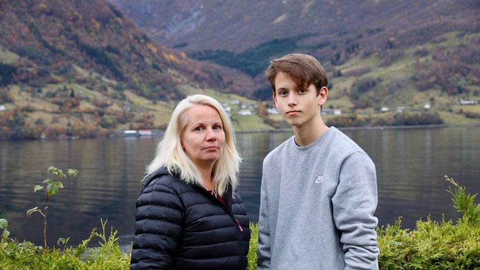 KRITISKE: Edda-Kristin Haugsvær (t.v.) og Nikolai Skahjem (t.h.) meiner det er urimeleg at regjeringa ønskjer å kutte i støtta til dei med cøliaki endå ein gong. Skahjem får merke eventuelle endringar endå betre når han flyttar på hybel neste år.