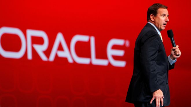 Mark Hurd på scenen under Oracles årlige Open World-konferanse i San Francisco, september 2010.