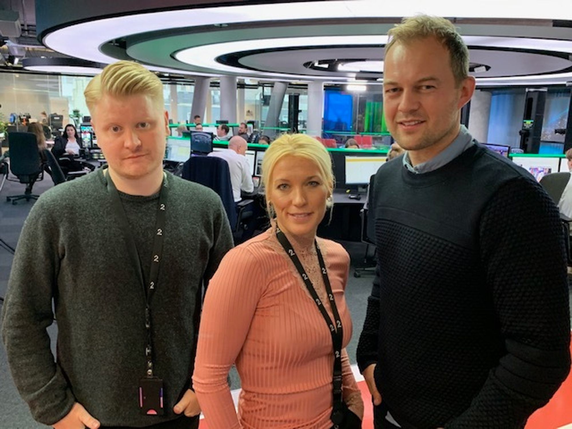 F.v. Sportsjournalistene Magnus Wikan, Trine Melheim Næss og John Christian Lundstadsveen.