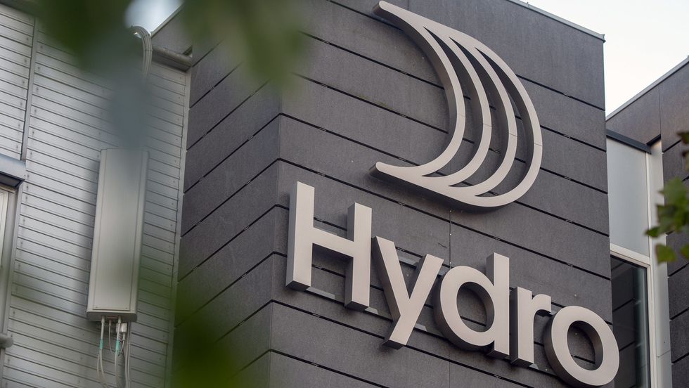 POSITIVE: Norsk Hydro ASA meiner fordelane ved vindkraftproduksjon veg opp for ulempene.