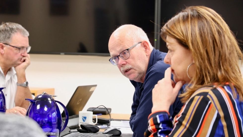 KRITISK: Einar Rysjedal (R) er kritisk til at det framleis ikkje er lagt fram nokon plan for sikring av området kring industritomta Kvammen indre i Lavik.