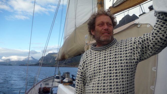 På vei ut i båt nå: Bellona aksjonerer mot oljerigg ved Trænarevet