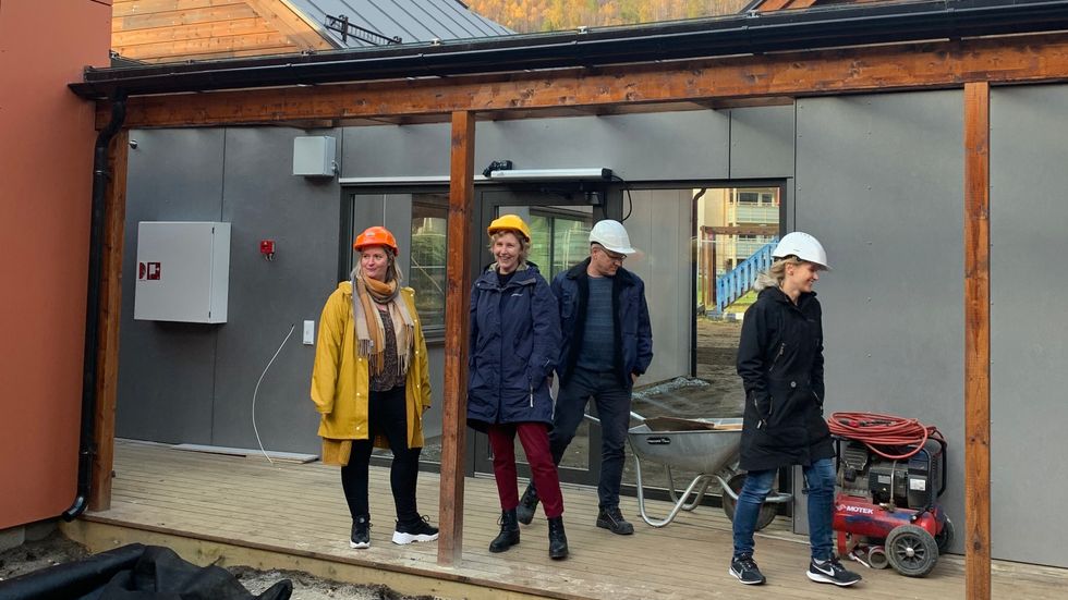 PÅ SYNFARING: Tillitsvalde og hovudvernombomd var denne veka innom byggjeplassen for å sjekka framgangen til Klyngetunet.