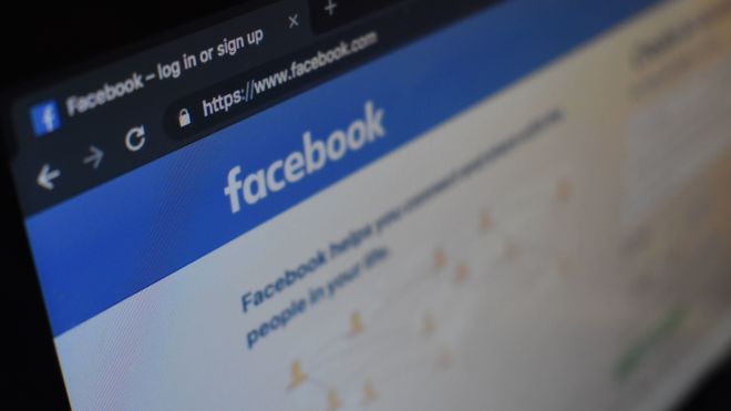 Skjerm med hjemmesiden til Facebook.