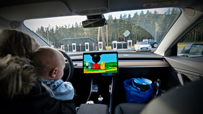 Test av Model 3 Standard Range Plus: Denne bilen gjør det gøy å lade