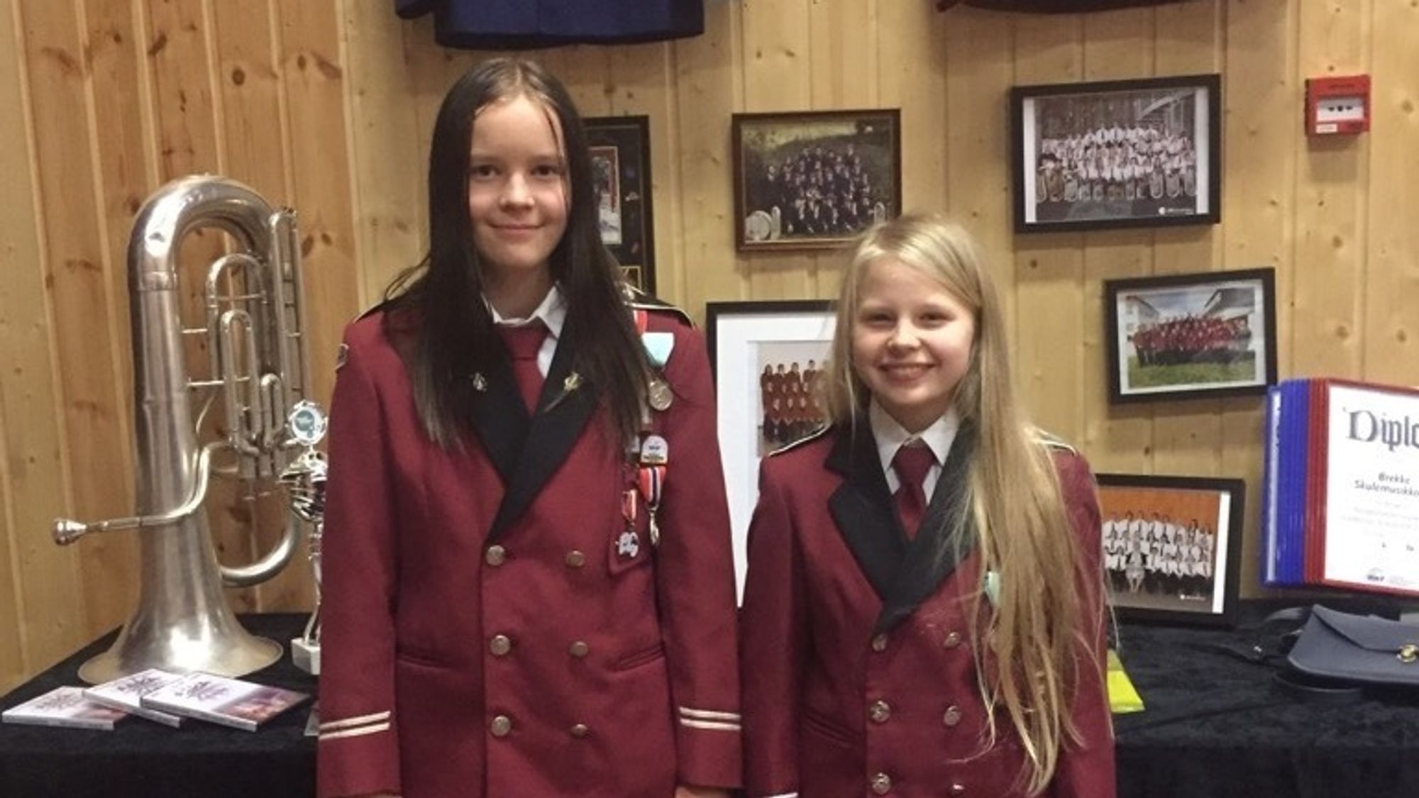 Mari Bosdal og Emilie E. Dyrøy synest det er kjempegøy å spele i korps, men vil nok ikkje spele i korps for alltid.