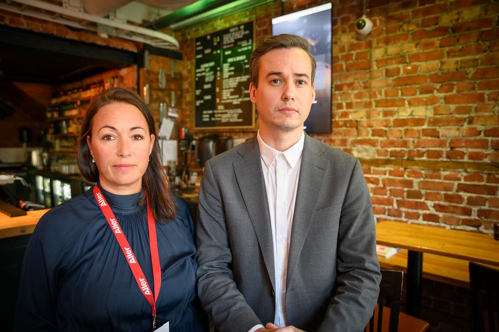CFO Anette Nordskog i Aller Media og redaksjonssjef Jonas Pettersen i Dagbladet Pluss her under pressekonferansen til Medietilsynet 04.11.19.