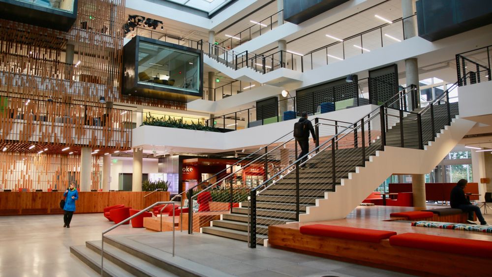 Bygning 83 er en av de nyeste bygningene ved Microsofts hovedkvarter i Redmond, og ble oppført i 2015.