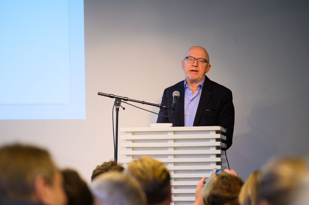 Leiar av Norsk Presseforbund sitt kjeldeutval, Sven Egil Omdal. Her under framlegging av rapport på Litteraturhuset i Oslo, tirsdag 5. november.