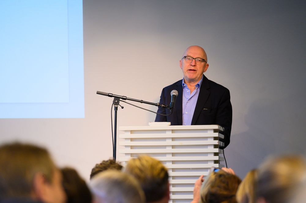 Leiar av Norsk Presseforbund sitt kjeldeutval, Sven Egil Omdal. Her under framlegging av rapport på Litteraturhuset i Oslo, tirsdag 5. november.