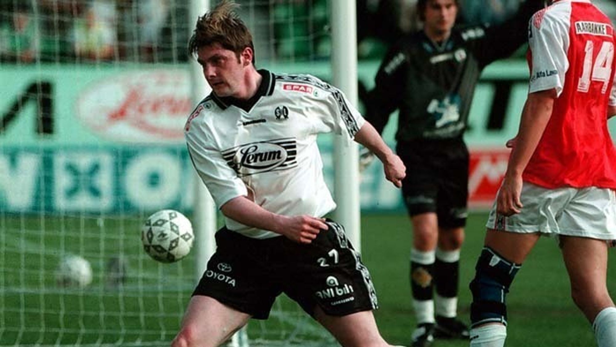 MÅLTJUV: Kurt Mørkøre skåra 20 mål på 23 kampar for Sogndal i år 2000, og var med å sikra opprykk. I Eliteserien påfølgande sesong gjekk det tråare.