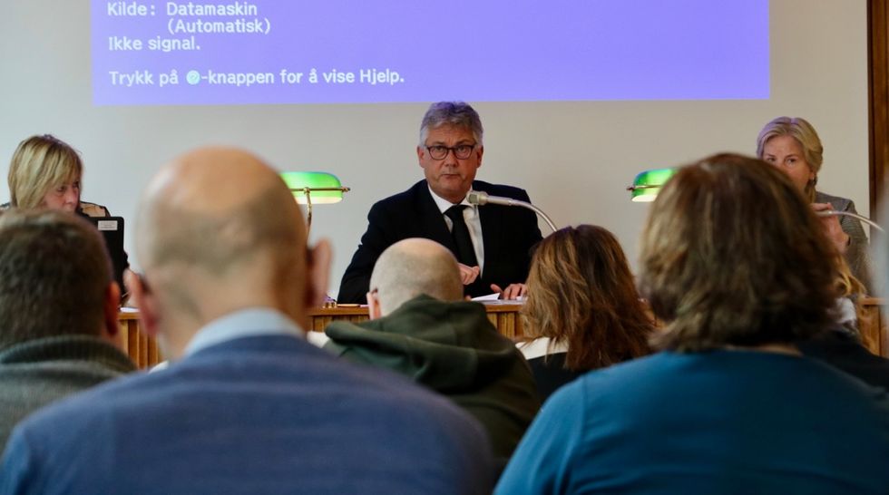 FRÅSEGN: Ordførar i Høyanger, Petter Sortland (Ap), skriv i ei fråsegn til Vestland fylke at han fryktar ei føreslegne kutta for dei vidaregåande skulane vil gå ut over opplæringa.