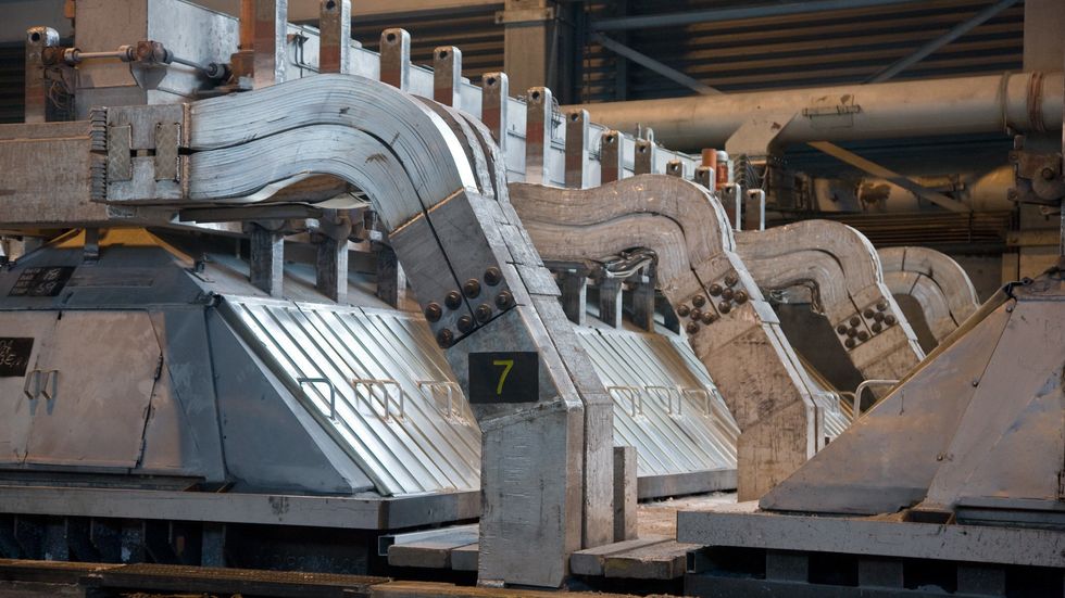 GJENVINNING: Metallrestane i elektrolysecellene som vert tekne ut av drift kan bli gjenvunne dersom pilotprosjektet til Hydro Høyanger lukkast.