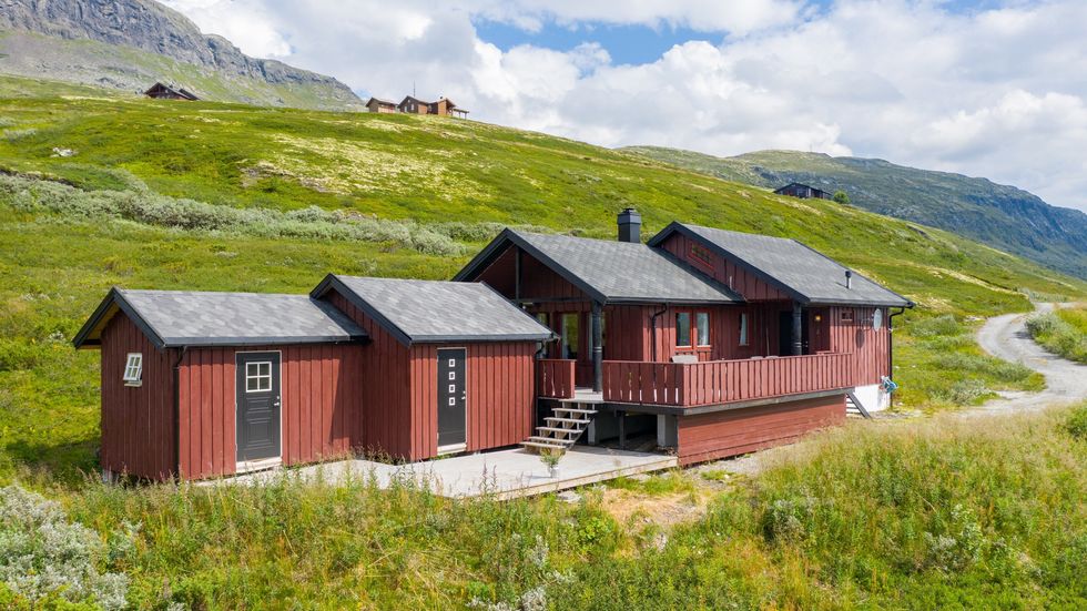 FJELLUTSIKT: Denne hytta på Mannsbergi/ Sletterust vart seld for 1,55 millionar kroner.