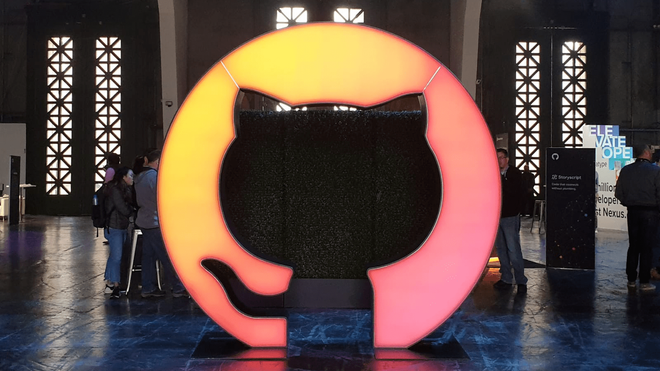 GitHub-maskoten Oktocat under Universe-konferansen i 2019.