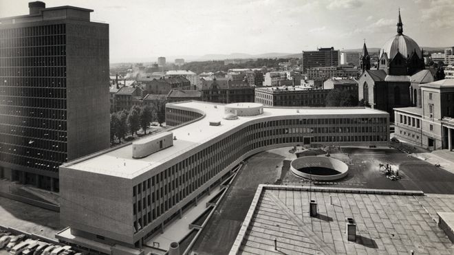 Etter 50 år går det ubønnhørlig mot slutten for det senmodernistiske hovedverket: Se bildene