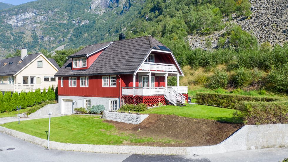 Dette huset i Årdal blei seld for 2,17 millionar.