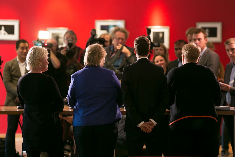 Bilde av de fire daværende partilederne for partiene som i dag utgjør regjeringen. Bildet er fra 2013.