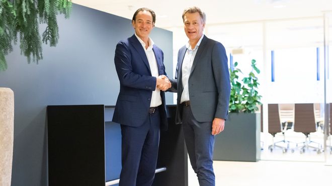 Fra v. administrerende direktør Erlend Sogn i Visma Software og Jarle Roti i Onestop Reporting.