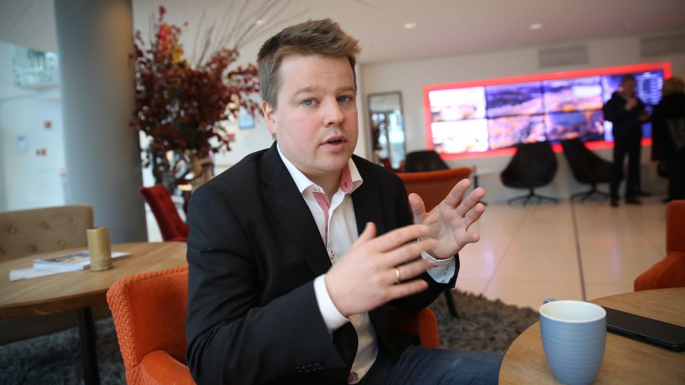 Mads Martinsen i Skretting skal sørge for at seks prosent av fiskefôret består av insekter, skog eller bakterier i 2022.