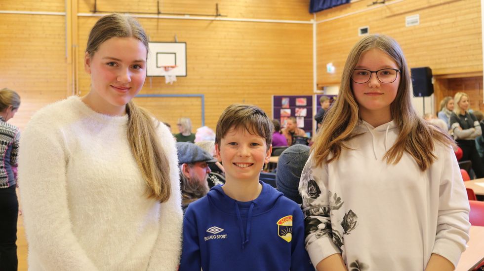 ARRANGØRANE: Victoria, Finn og Ylva har hatt hovudansvaret for å lage alt klart til markeringa.