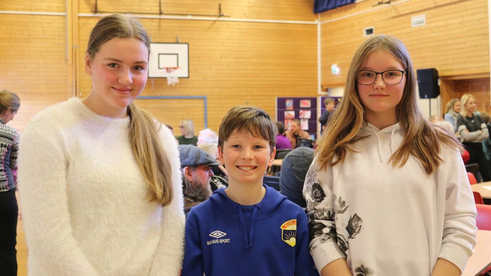 ARRANGØRANE: Victoria, Finn og Ylva har hatt hovudansvaret for å lage alt klart til markeringa.
