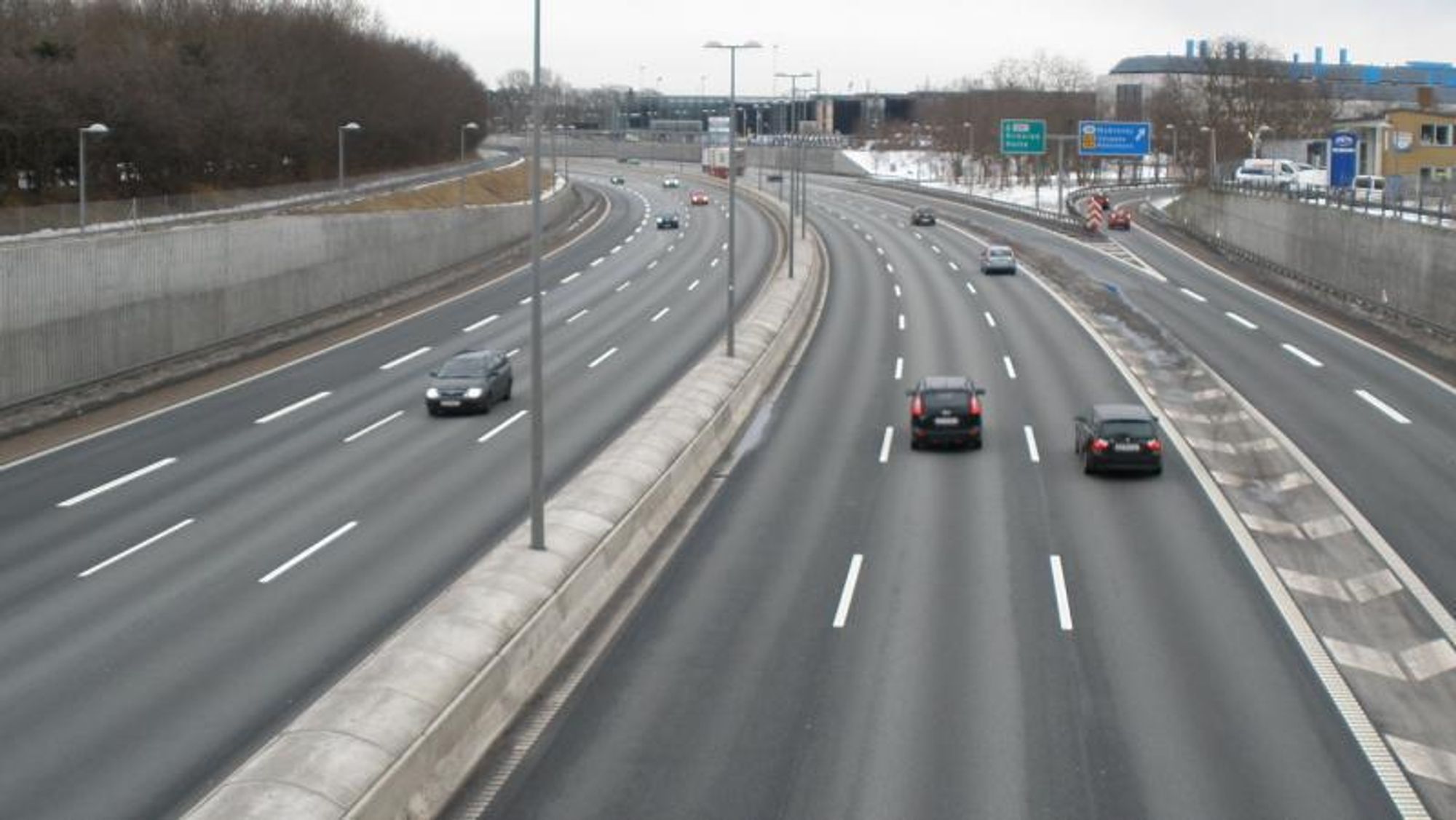Asfalt med såkalt støyreduserende slitebane (SRS) har blant annet blitt brukt på Motorring 3