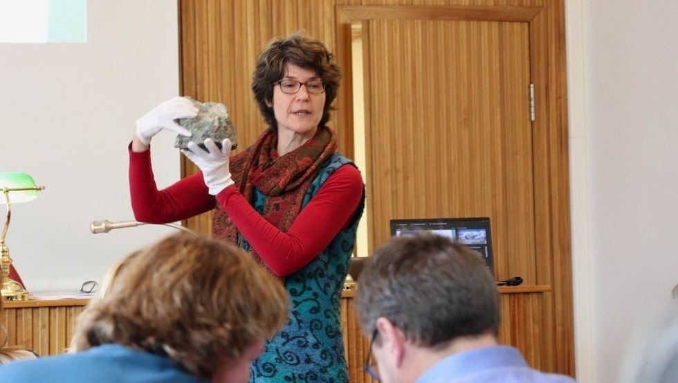 INFORMERTE: Prosjektleiar Franziska Rüttimann Storemyr informerte kommunestyret i Høyanger om planane for geopark i førre møte.