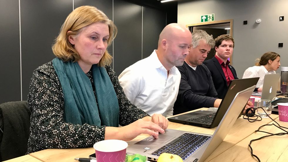 MEIR YTRING: Venstre-politikar Trude Risnes (til venstre) i Sogndal kommunestyre vil gjera dei tilsette i kommunen tryggare på at dei har lov til å ytra seg.