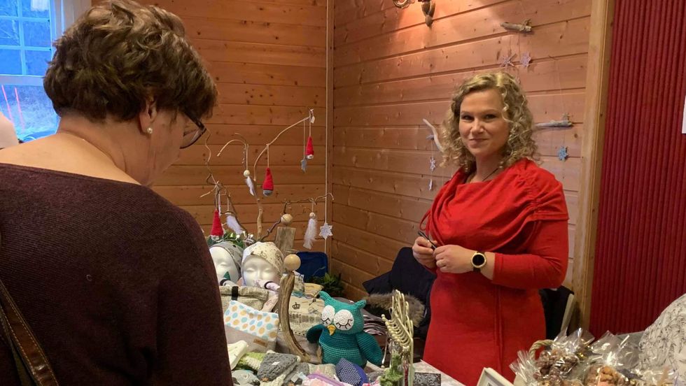 TRADISJONAR: Seimsdalen Ungdomslag sin julemarknad har fokus på tradisjonsrike rettar og kortreiste varer.