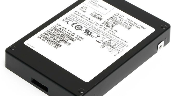 SAS-basert SSD fra HP Enterprise, produsert av Samsung. Har produktnummeret VO1920JFDGV.