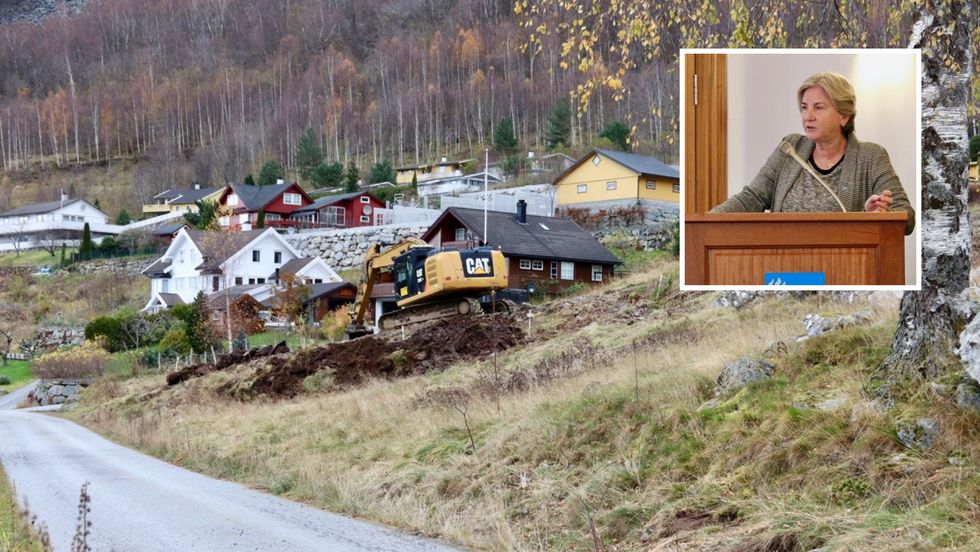 SØREIDE: Rådmanne i Høyanger kommune, Kjellaug Brekkhus, trur kommunen jobbar riktig for å få seld dei kommunale tomtene.