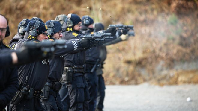 Mangel på våpeninstruktører gir utfordringer
