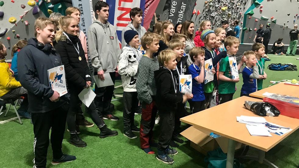 ALLE VINNARAR: Det var nok av premiar å dela ut etter konkurransen.