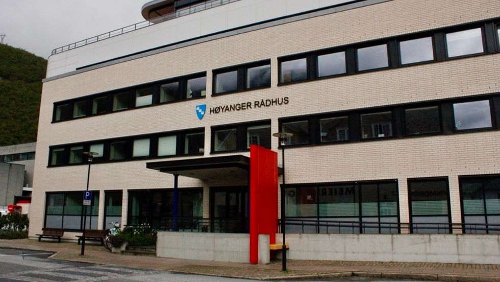 SAMTALAR: Høyanger kommune held fram samtalane med Balestrand kommune om kor mykje kommunen skal betale for skulehuset på Nessane.