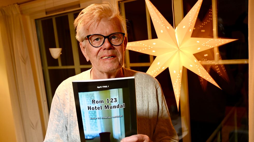 NY BOK: Boka har fått namn «Rom 123 Hotel Mundal» etter det flottaste rommet på det historiske hotellet i Fjærland.
