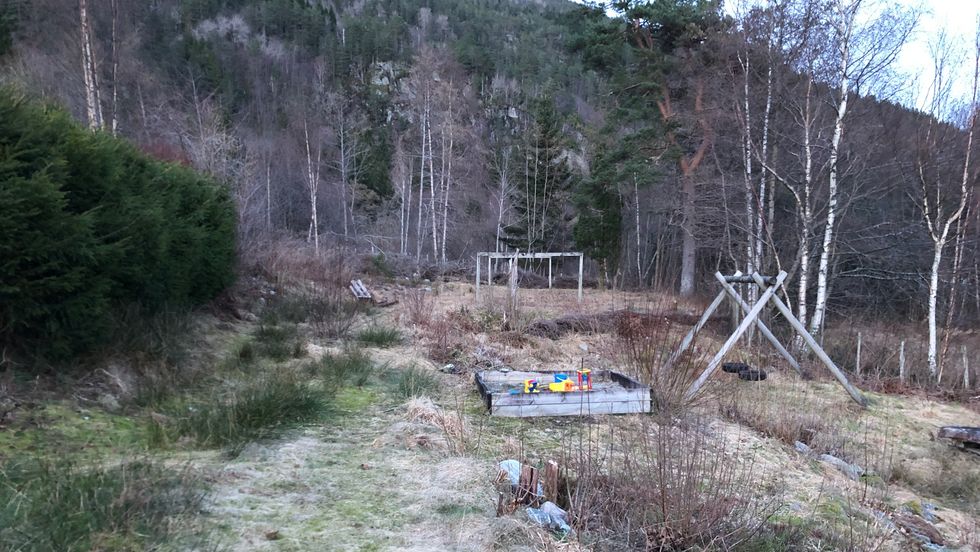 OPPGRADERING: Her ønskjer Hellevegen velforeining at det skal komme ballbinge og seinare ein skikkeleg leikeplass.