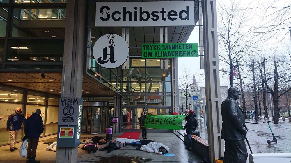 Aktivistgruppa dokumenterte selv demonstrasjonen og sendte ut en pressemelding om aksjonen i etterkant.