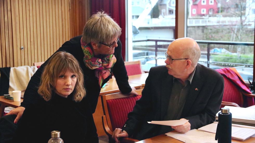 IKKJE STØTTE: Sosialistisk Venstreparti og Raudt vann ikkje fram med å få dei andre partia med på forslaget om å ikkje la barnetrygda bli rekna som inntekt for sosialhjelpssmottakarar. Frå venstre: Tanja Strandheim (SV), Randi Aven (R) og Einar Rysjedal (R).